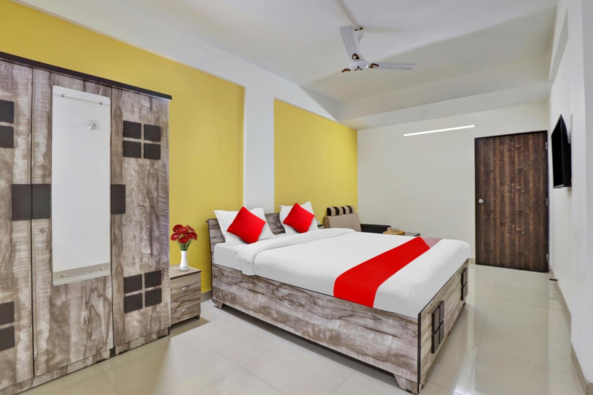 Hotel Relax Inn Gandhinagar Exterior photo