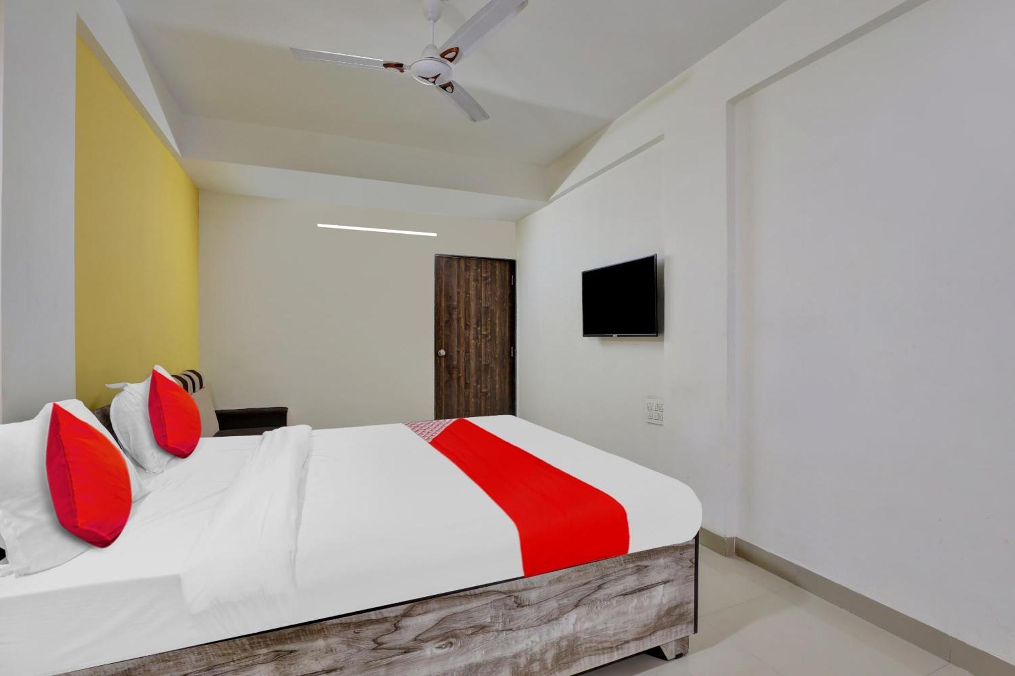 Hotel Relax Inn Gandhinagar Exterior photo